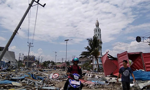Aumenta el número de muertos tras terremoto y tsunami en Indonesia